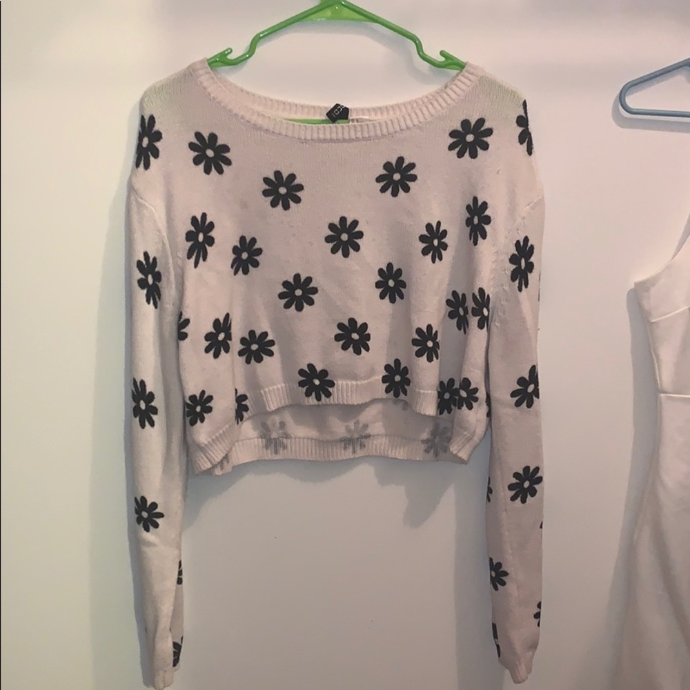 Cropped daisy sweater from H&M